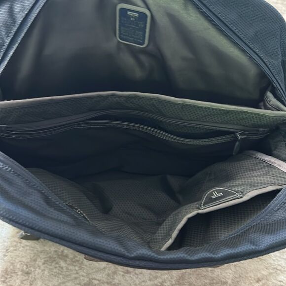 Tumi Dark Blue Men's Messenger backpack Bag - Picture 5 of 9